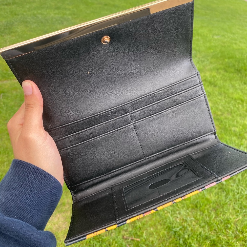 Target Wallet - Picture 4 of 4